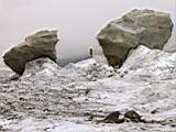 Камни-ориентиры на леднике Безенги
