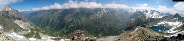 Фото 010. Панорама с безымянной вершины к северу от пер. Гедейж