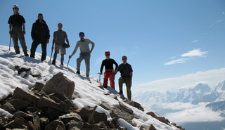 ФОТО 08. Группа на вершине Сарыколбаши-Терсак